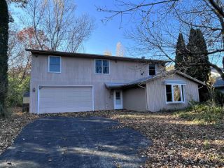 Foreclosed Home - 1131 CANDLEWICK DR NW, 61065