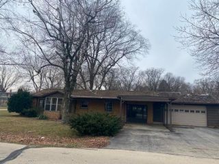Foreclosed Home - 1110 Hickory Hills Road, 61071