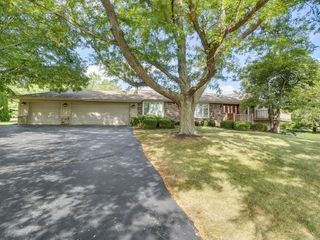 Foreclosed Home - 12832 LEGEND LAKES DR, 61073