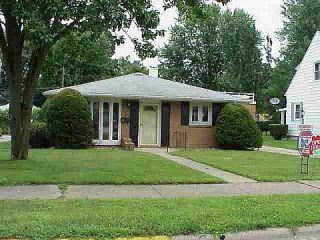 Foreclosed Home - 808 W 14TH ST, 61081
