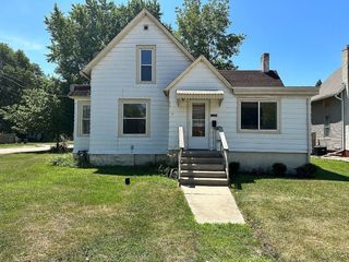 Foreclosed Home - 601 W 8TH ST, 61081