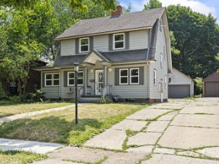 Foreclosed Home - 2216 BENDERWIRT AVE, 61103