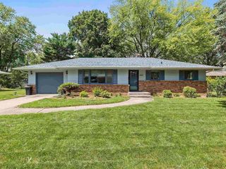 Foreclosed Home - 2415 SKOKIE DR, 61108