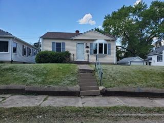Foreclosed Home - 1834 39th Street, 61201