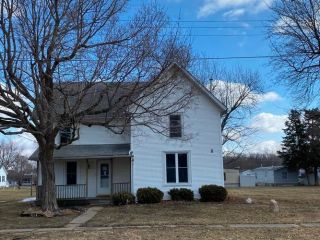 Foreclosed Home - 106 S School St, 61235