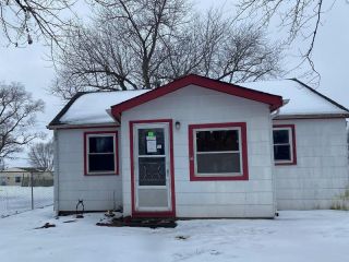 Foreclosed Home - 1017 7th Street, 61241