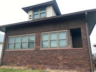 Foreclosed Home - 305 9th Street, 61301