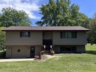 Foreclosed Home - 2127 US HIGHWAY 150 N, 61488