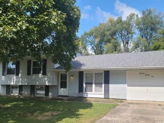 Foreclosed Home - 1425 E SPRUCE ST, 61520