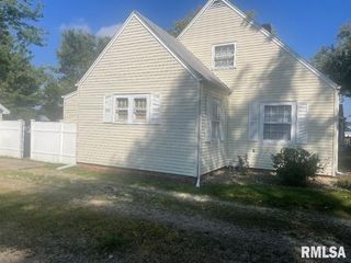 Foreclosed Home - 307 N 5TH ST, 61525