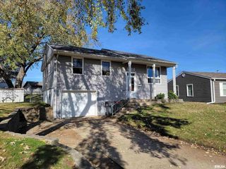 Foreclosed Home - 1605 MEMORIAL DR, 61554