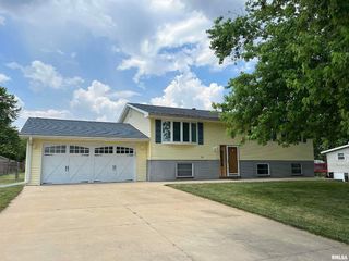 Foreclosed Home - 205 DANIEL PKWY, 61571