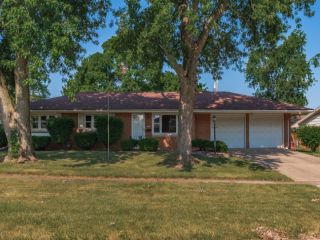Foreclosed Home - 219 FAIRWAY DR, 61701