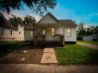 Foreclosed Home - 1112 W OAKLAND AVE, 61701