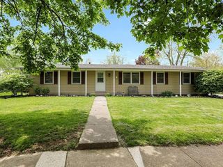 Foreclosed Home - 1234 GLENWOOD RD, 61704