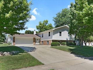 Foreclosed Home - 1202 KIM DR, 61704