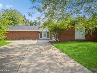 Foreclosed Home - 2701 SHEFFIELD DR, 61704