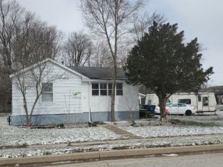 Foreclosed Home - 721 E CEMETERY AVE, 61726