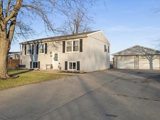Foreclosed Home - 131 HILTON DR, 61753