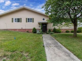 Foreclosed Home - 601 GRANDVIEW DR, 61761