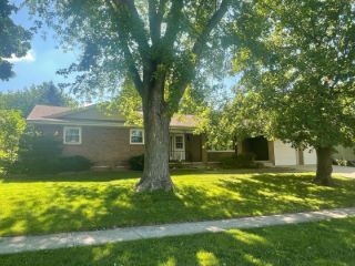 Foreclosed Home - 402 N COTTAGE AVE, 61761