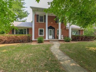 Foreclosed Home - 902 CRESTLINE DR, 61761