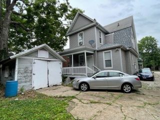 Foreclosed Home - 711 W GREEN ST, 61801