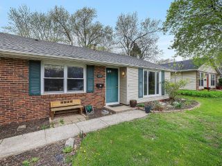 Foreclosed Home - 1405 LINCOLNWOOD DR, 61802