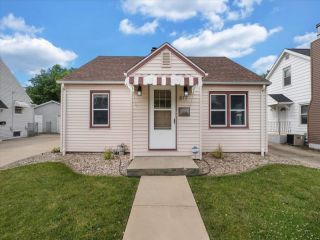 Foreclosed Home - 811 W MAPLE ST, 61820