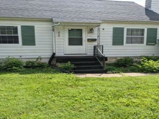 Foreclosed Home - 1405 WINDING LN, 61820
