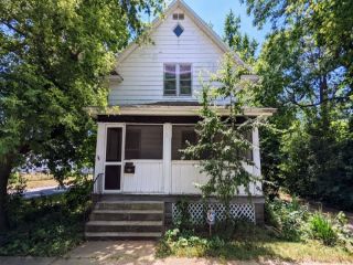 Foreclosed Home - 211 E HILL ST, 61820