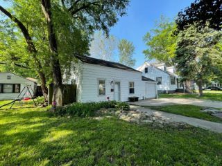 Foreclosed Home - 913 W VINE ST, 61821
