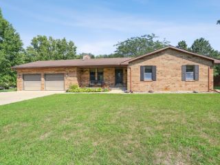 Foreclosed Home - 1617 W HICKORY DR, 61853