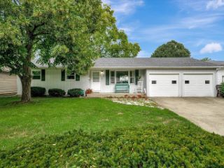 Foreclosed Home - 1033 BRIARCLIFF DR, 61866