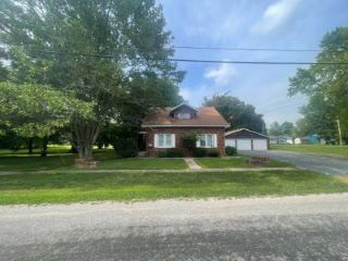 Foreclosed Home - 407 E SPRUCE ST, 62033