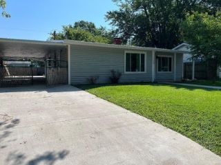 Foreclosed Home - 3000 WILLOW AVE, 62040