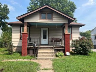 Foreclosed Home - 2125 WOODLAWN AVE, 62040