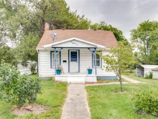 Foreclosed Home - 909 W HICKORY ST, 62052