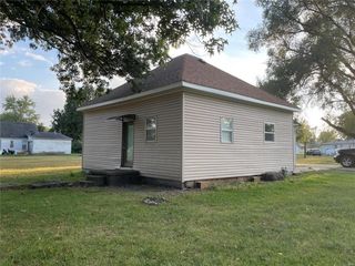 Foreclosed Home - 320 N YOUNG AVE, 62094