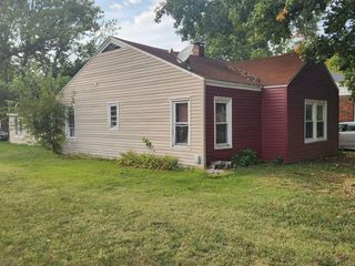 Foreclosed Home - 616 S CENTRAL AVE, 62095
