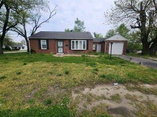 Foreclosed Home - 3501 SUMMIT AVE, 62205