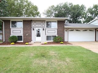 Foreclosed Home - 313 SUMTER DR, 62221