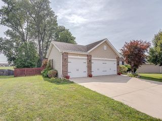 Foreclosed Home - 3624 MOORGATE CT, 62226