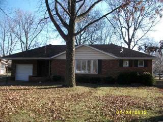 Foreclosed Home - 850 N WALNUT ST, 62230