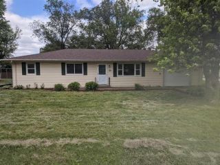 Foreclosed Home - 2 Oak Dr, 62232