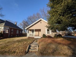 Foreclosed Home - 803 Henry St, 62234