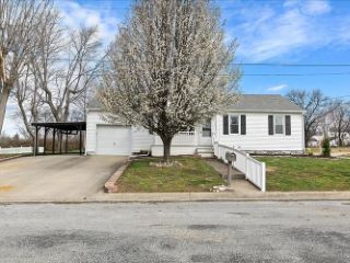 Foreclosed Home - 909 BOOSTER ST, 62242