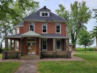 Foreclosed Home - 706 W HILLVIEW AVE, 62246