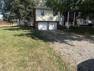 Foreclosed Home - 512 N CLINTON ST, 62265