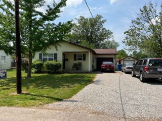 Foreclosed Home - 1303 N FRANKLIN ST, 62454